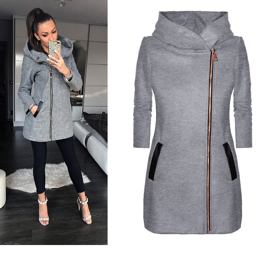 Renata Jas | Hooded Jas met Asymmetrische Rits en Slanke Pasvorm