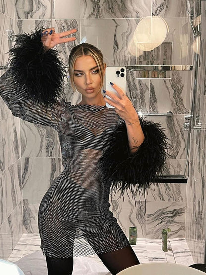 Lucia Jurk | Metallic Mini-Jurk met Veren en Luxe Manchetdetails