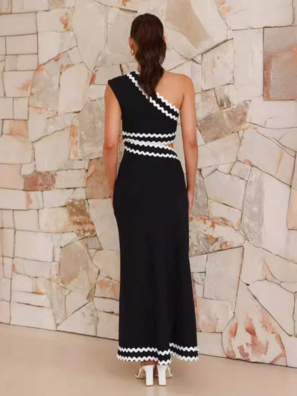 Amelia One-Shoulder Jurk | Zwarte Avondjurk met Witte Zigzag en Elegante Uitsnede