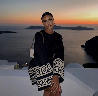 Raffaella Jurk | Geborduurde Damesjurk met Opstaande Kraag en Losse Pasvorm