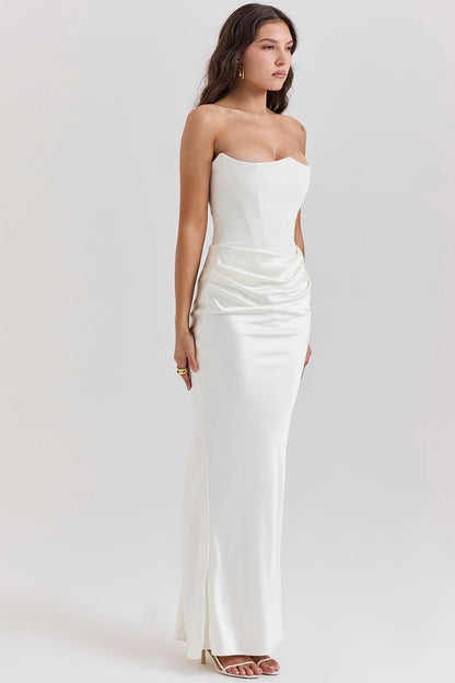 Isabella Dress | Luxe Satijnen Maxi-jurk met Gecorsetteerd Lijfje en Kantdetails