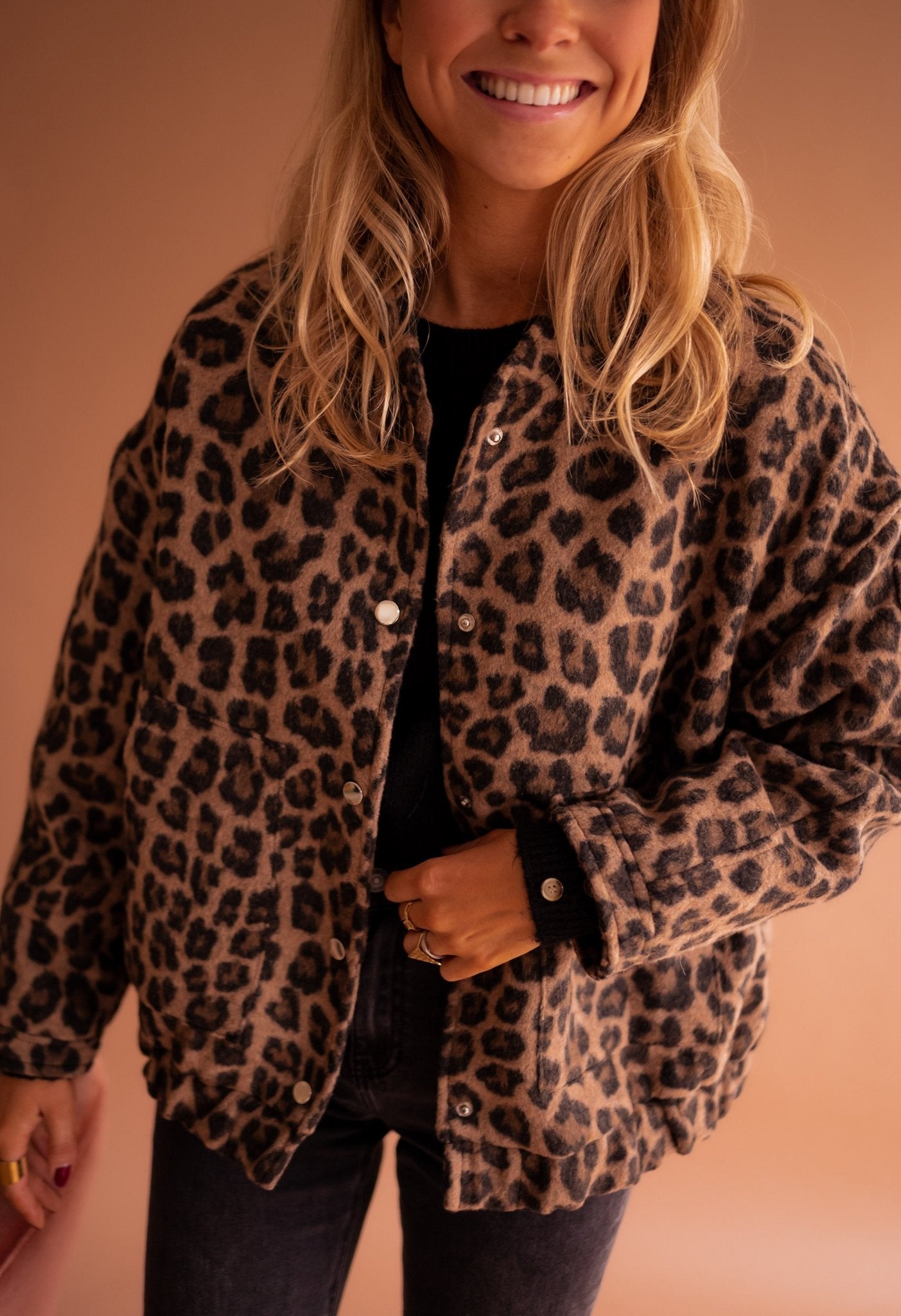 Allegra Animalprint Jasje Dames – Trendy Statement Jas met Zachte Warme Voering